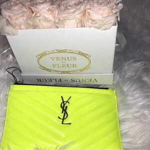 YSL MONOGRAM MATELASSÉ
COLOR:NEON YELLOW